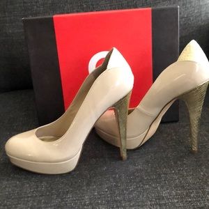 Guess Pumps